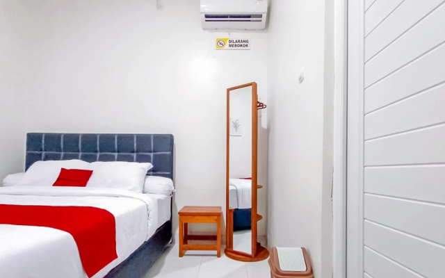 RedDoorz @ Tebee Homestay near Tugu Kartasura