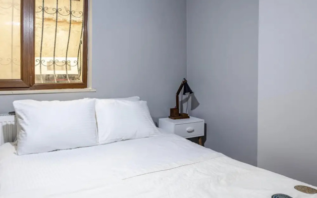 Flat With Backyard 6 min to Bostanci Show Center