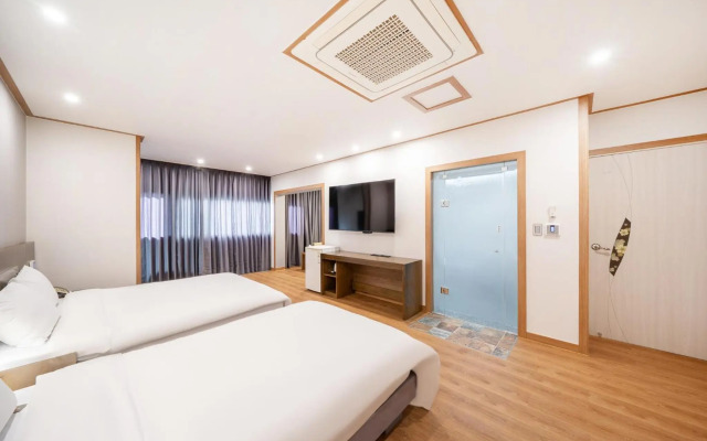The 7 Business Hotel