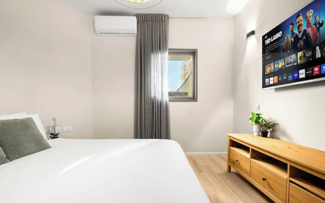 Netanya Beach Pool Studio by Sea N' Rent