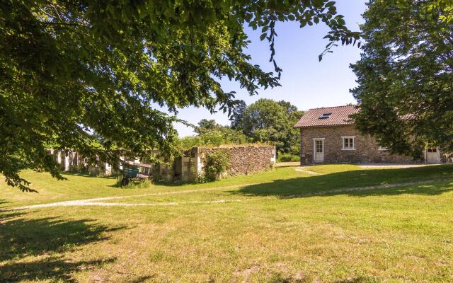 Modern Cottage in Chaleix with Swimming Pool