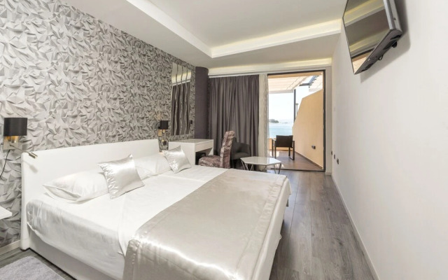 Sea View Luxury Rooms Seven of Nine