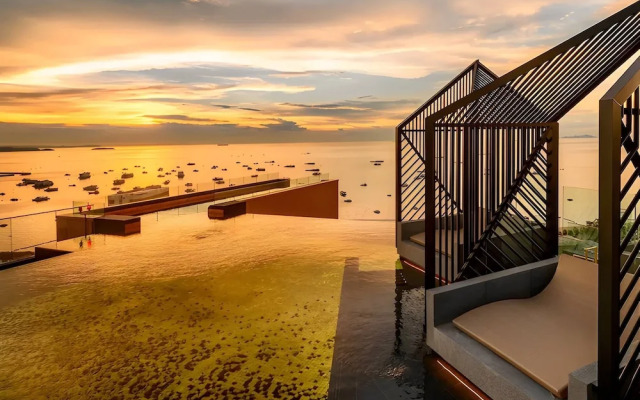 Elegant Room With Roof Top Pool - Best In Pattaya