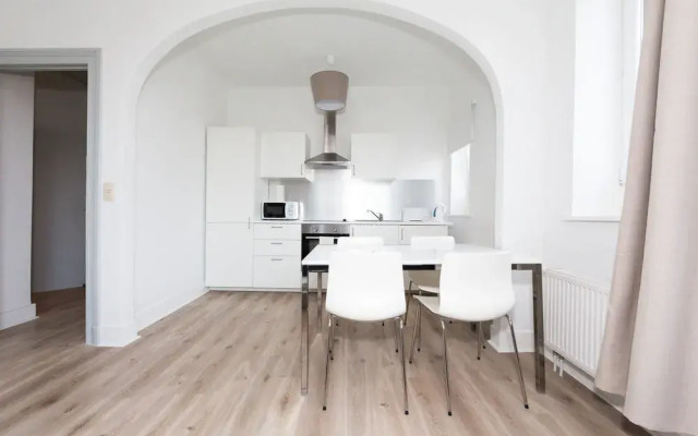Louise Apartments Chatelain