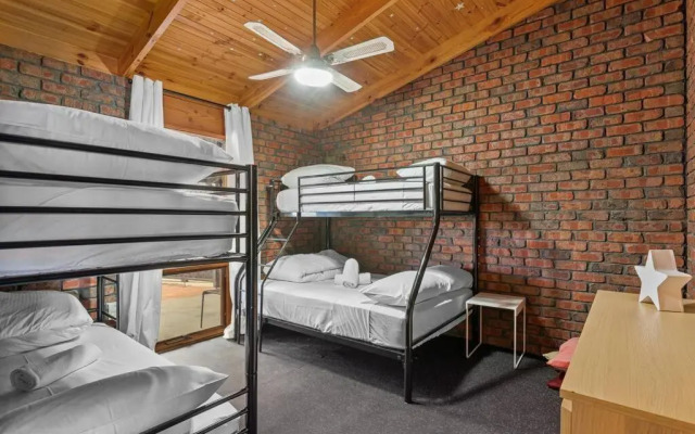 Black Pearl ~ Industrial-Chic in Silver Sands