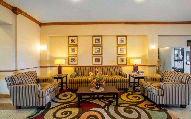 Comfort Inn & Suites Greenville I-70