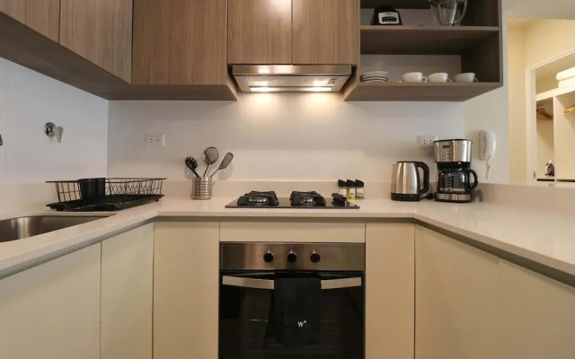 w Radiant 2BR w Great Balcony Near Kennedy Park