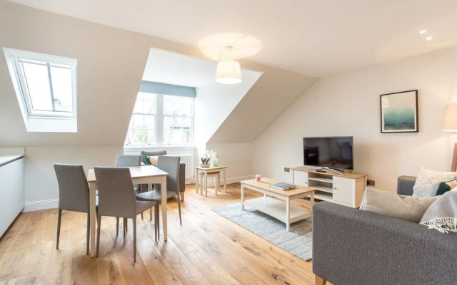 Quiet City Centre Spacious Apartment