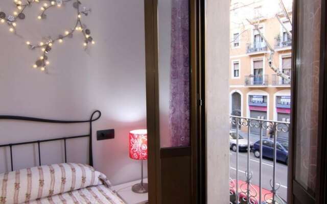 Fira Poble Bohemian 2 Bedroom 3Rd Floor Walk Up Rnu 68364