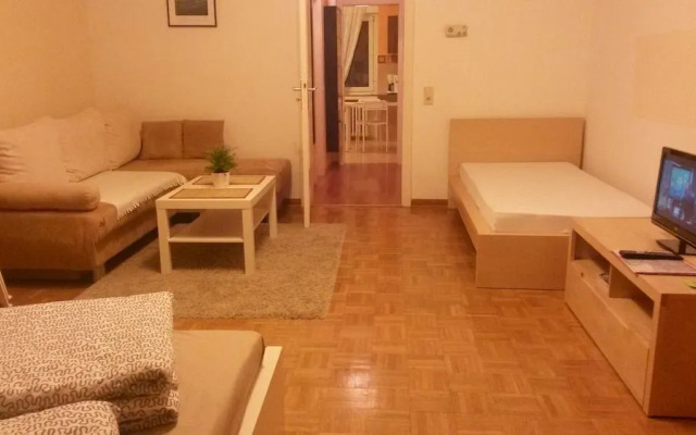 Tuzzini Köln Apartment Köln Messe