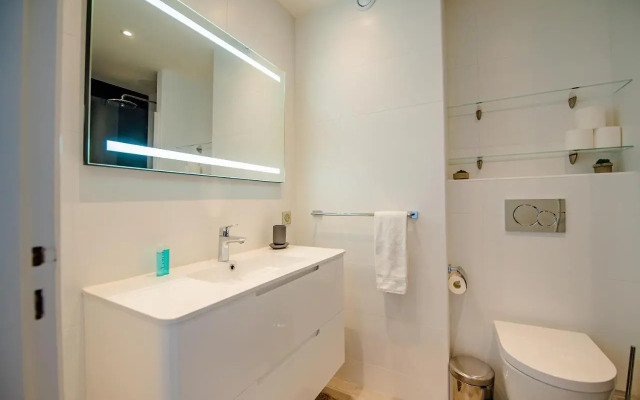 High Standing with Incredible Old Antibes and Sea views