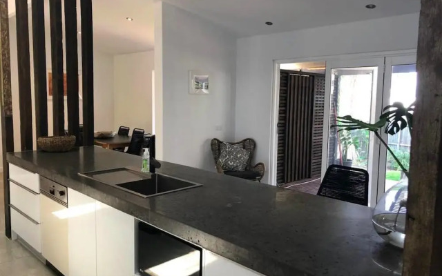 Sunshine Beach Hideaway