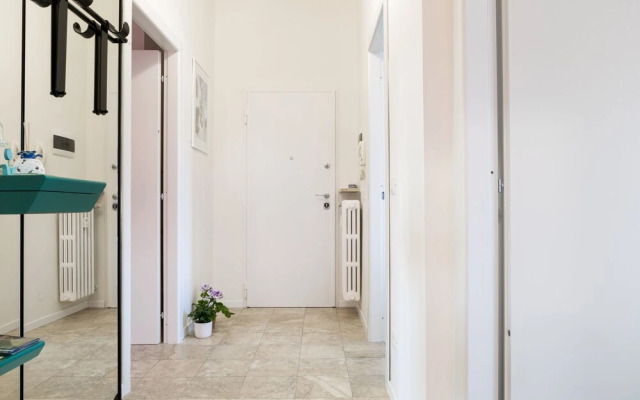 Parma Railway Station Apartment with Garage