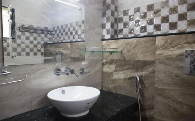 OYO 6680 Hotel Galaxy International