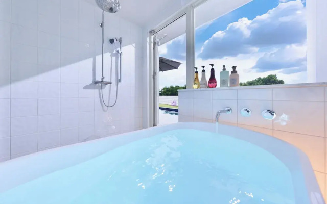 Crystal Villa Bayside