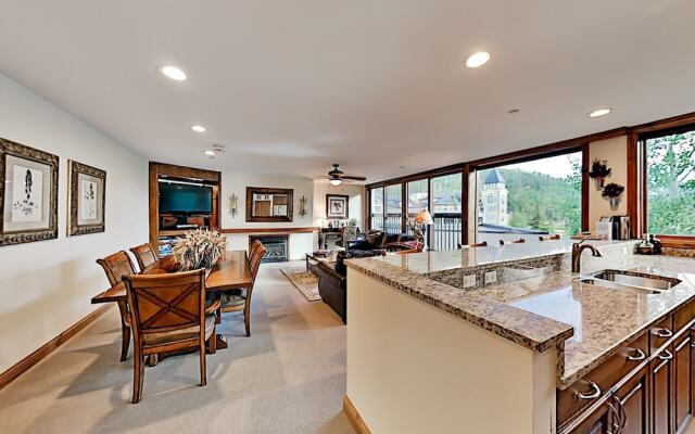 710wliop 3 Bedroom Condo