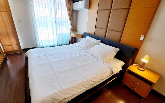 5C - 2 Bedroom Downtown Apartment With Shared Pool