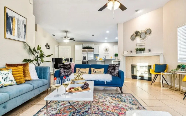 Relaxing 4BR Retreat w/ Refreshing Pool