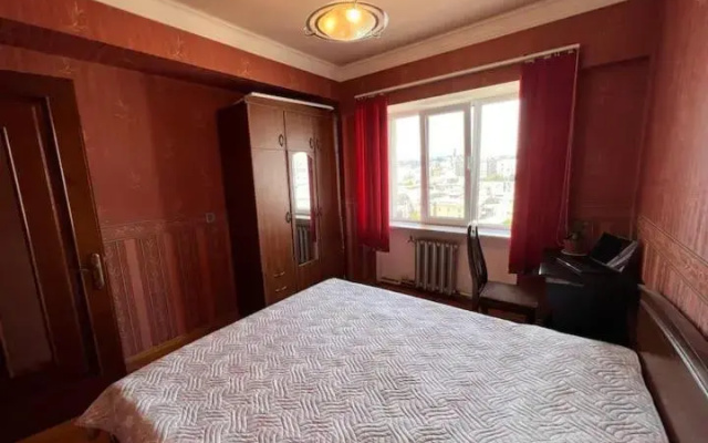 Lovely 1-bedroom flat with a full view of F1 DRS zone and Flame Towers