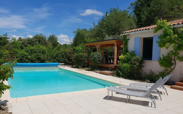 Villa With Heated Pool, Beautiful View and Garden, Near Vaison-la-romaine