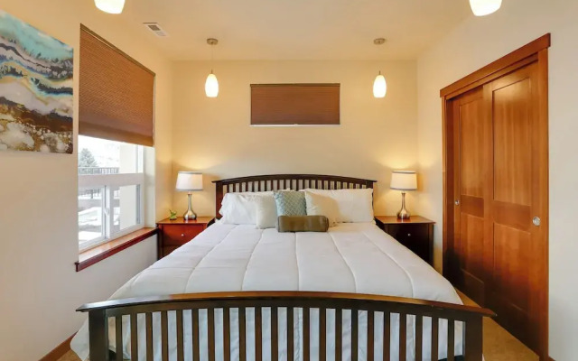 Alluring Manson Lakeside Condo w/ Shared Pool!