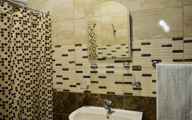 Al Hadeer Suites Hotel