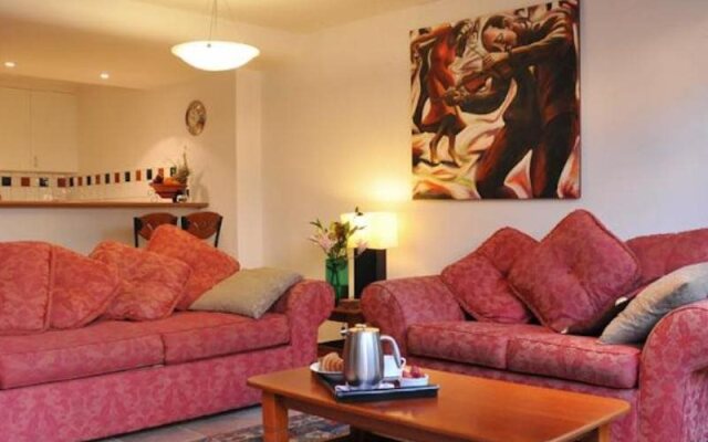 1/33-35 Fletcher lane - A Beautiful Flat