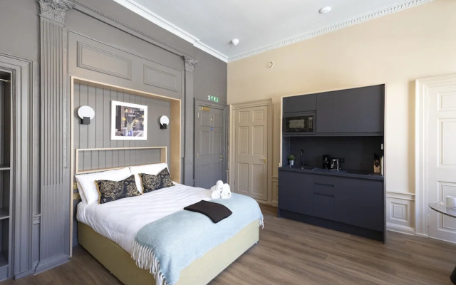 30 Castle Street Aparthotel