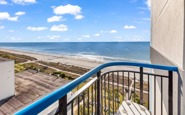 Oceanfront Boardwalk Condo w Private Balcony & Close to the Beach
