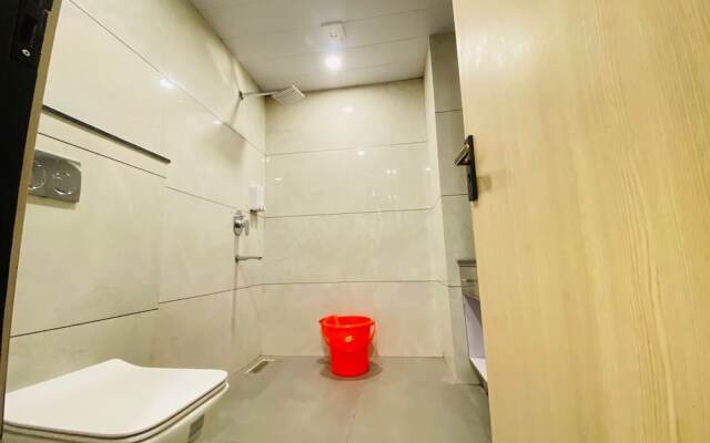 Hotel Holiday Grand Near Expo Mart