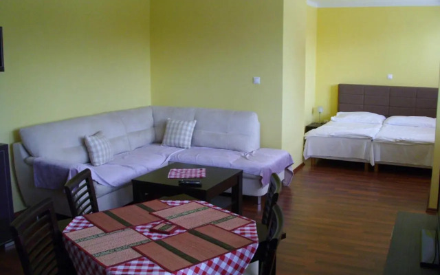 Guest House Mladosť