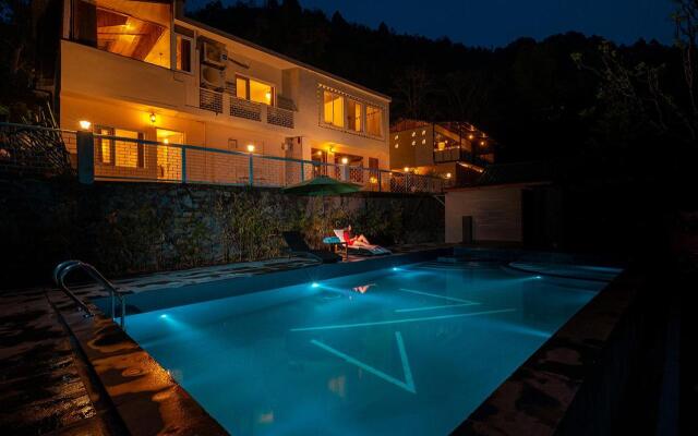 Maati Resort by the Lake Hill