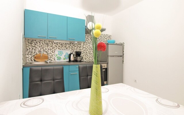 Apartment 1819