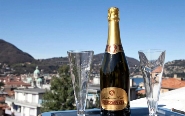 Silky House with Private Parking