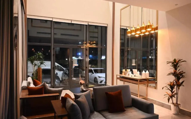 Round furnished apartment