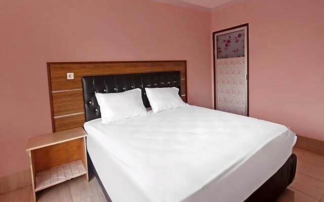OYO 91744 Hotel Gemilang