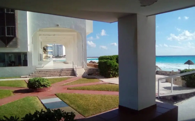 Room-ocean View Room #1202near The Clubs