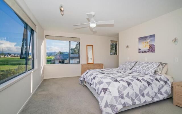 Pauanui Hangar Retreat - Pauanui Holiday Home