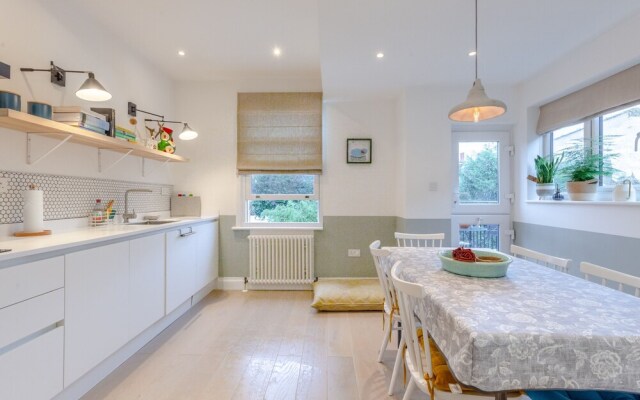 Stunning 2 Bedroom Flat With a Garden in Barnes