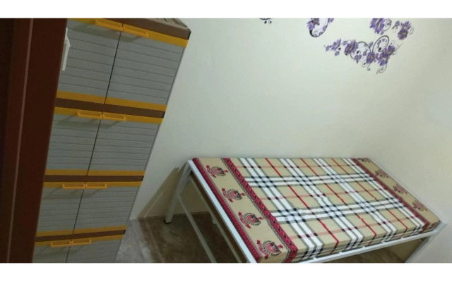 Eiffel Residence Petojo - Female Only