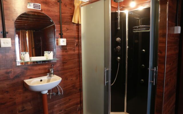 Swarga Lodge and Homestay