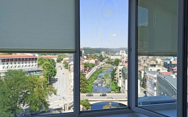 Top Center Nice View Studio