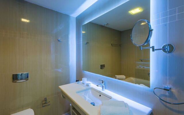 Alexandra Beach Resort & Spa