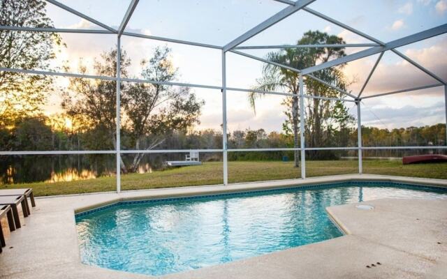 Lakeside Sunset 3 Bedroom by RedAwning