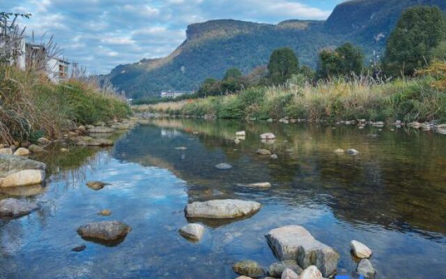 Manyue Art Hotel (Yichun Municipal Government Railway Station)