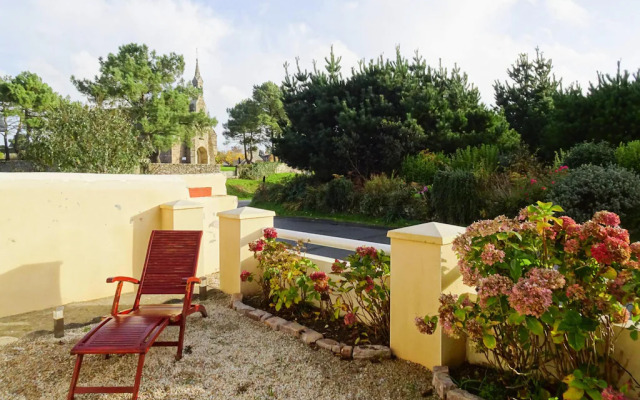 Terraced House With Garden and sea View, Paimpol