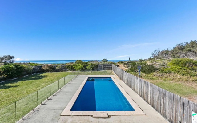 Dayz Dreamin - pool, gas fireplace and beachfront