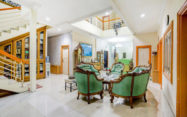 Hotel & Kost 37 by Oyo Rooms