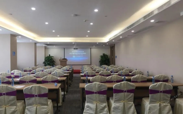 Qian Hai Holiday Hotel