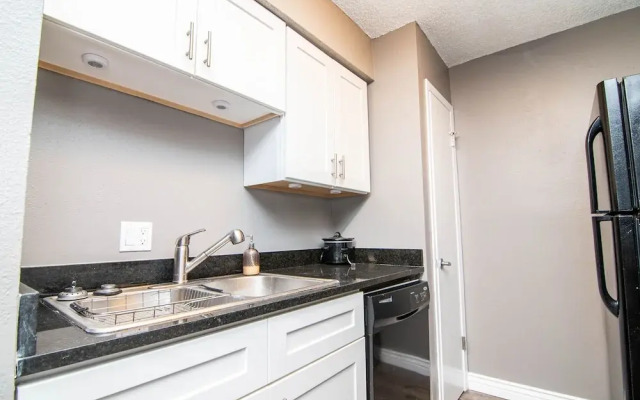 Midland Condo With Pool
